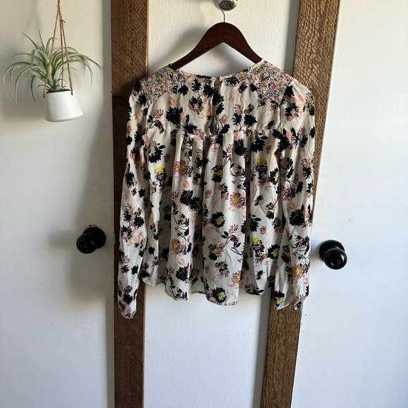 Xhilaration Women’s Floral Flowy Rustic Blouse XS EUC
Polyester - Picture 5 of 7